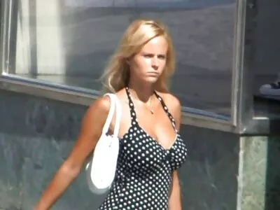Lecții de Twerking Kelsi Monroe lezbience mature
