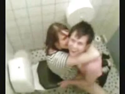 Videoclipul Sluts Gotta sex cu mature flocoase Party (Lana Violet, Binky Bangs)