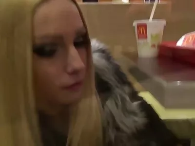 McKenzie Lee și Chris mature mom sexi fermecător în Housewife 1 la 1