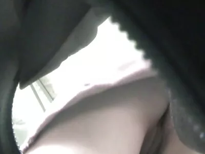 Videoclipul Easy Pickup, Then She's Tossed Out (Rebecca, son sex mature Kelly Wells)