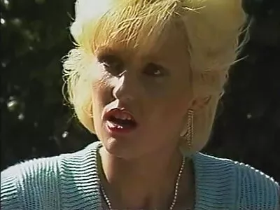 Videoclip cu baloane gigantice cu pepene galben (Mckenzie video mature xxx Lee)